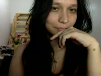 Posso parecer um anjo, mas acredite, não sou nada disso. Adoro um bom vinho, sorrisos sinceros e esquentar as coisas com a companhia certa. Soulhona, intensa e cheia de surpresas. Não perca tempo, tente descobrir o que uma travessa "anja" pode ser.