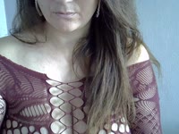 Een vrijgezelle spannende milf die van avontuurtjes en fantasietjes houdt. Om te delen of om de jouwe te horen.