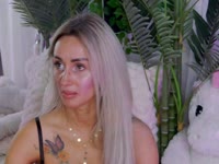 I am a hot and sensual model always in the moo to have fun with you on cam