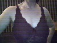 hoi, ik ben hete milf die voor veel open staat. ik hou wel van dominantie en hou er van om een onderdanig sletje te zijn. Maar als jij dat wil kan ik ook jouw strenge meesteres zijn....Er kan veel maar geen extreme ding zoals:naalden, plas en poep...Vragen staat vrij, wie weet kan je me overtuigen om grenzen te verleggen.