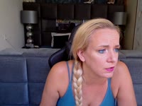 Ik ben een jonge vrouw van 44 jaar oud.Lekker ondeugende milf die wel van spannende chats houd.