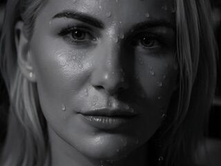 masturbating cam girl Carolina