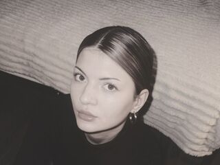 beautiful webcamgirl GenaBaillargeon