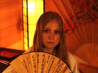 camgirl showing tits MandiKressierer