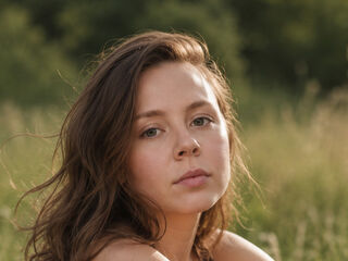 naked webcamgirl YeeMcneel