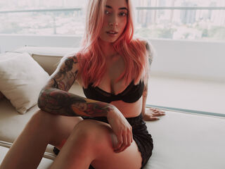 hot strip tease cam AlessaLaurent