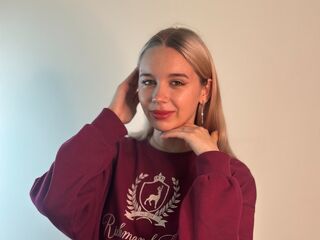 live webcam performer AliceWoody