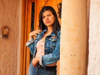 naked cam girl masturbating with vibrator AlishaRazat