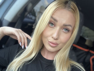 adult cam show AmaFox