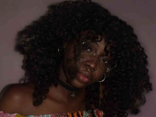 chat room photo AminetaDuke