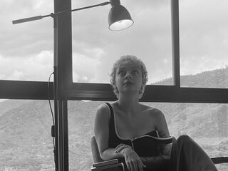 naked girl with webcam fingering pussy AnneHarmon