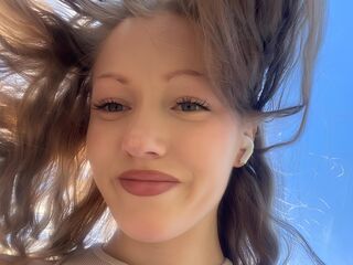 camwhore masturbating with vibrator AnnikaRodrigez