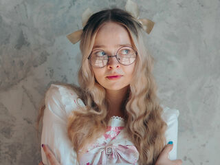 cam girl masturbating with vibrator BellaMorley