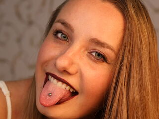 hot cam girl fingering pussy BelleCox