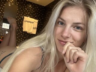 kinky webcam model BlondieBritt