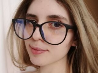 naked camgirl masturbating with vibrator BlytheDendy