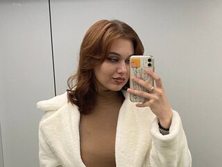 cam girl playing with sextoy BrynnMeury