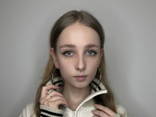 naked camgirl masturbating DessieBusche