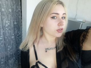 topless webcam girl DinahSalimas