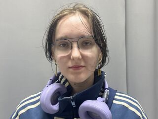 girl chat room DoraDawson