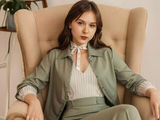camgirl playing with vibrator EdlaHeath