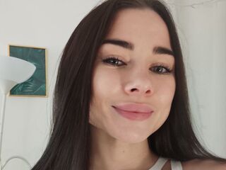 naughty cam girl fingering shaved pussy EliraVoss