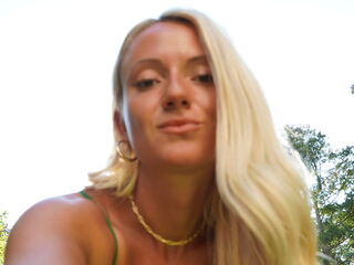 topless Eliteandiscrete