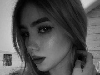 nude webcamgirl pic EmmaBlond