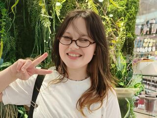 nude camgirl pic FayLawley