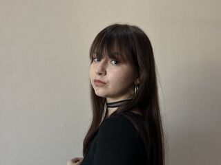 camwhore fingering shaved pussy FloHaake