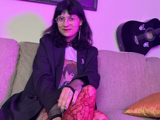 naughty camgirl fingering shaved pussy GaabriellaHills