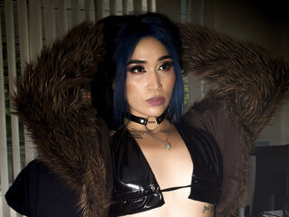 cam girl playing with sextoy HelenRois