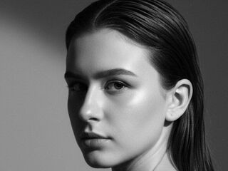 camgirl masturbating with vibrator HildaBarzey