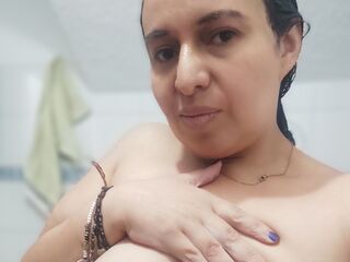 hot cam slut IbannaBely