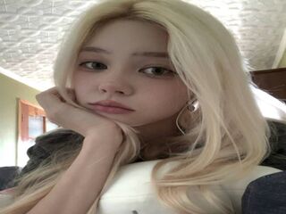 cam girl masturbating with dildo IlseSheumaker