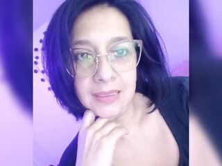 camgirl shaving pussy IsisDorada