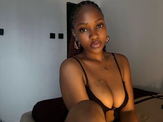 topless camgirl JoyceClara