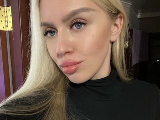 camwhore fingering pussy JudiJadore