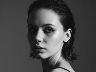 naked camgirl masturbating JudithSterett