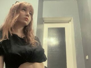 camgirl showing tits KatheSanagustin