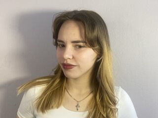 naughty cam girl KeiraBau