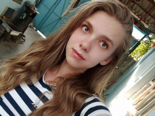 cam girl playing with dildo KeniaBurklow