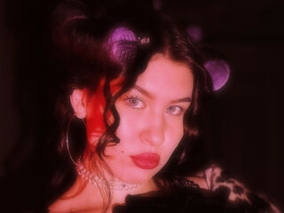 camgirl masturbating with sex toy LarondaSuitt