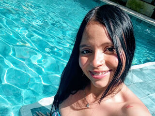 naked cam girl masturbating with dildo LauraVelle