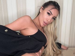 kinky cam LexiAce