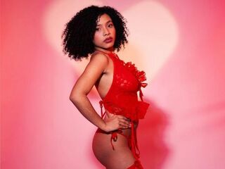 camgirl fingering shaved pussy LilitzRodriguez