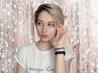 naked girl with webcam fingering pussy LinetteHackworth