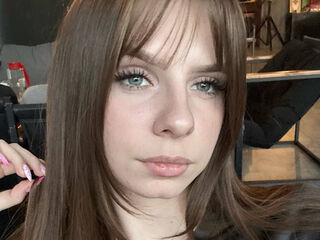 masturbating cam girl LoiseHarington