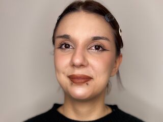 camwhore fingering shaved pussy LoniFessel