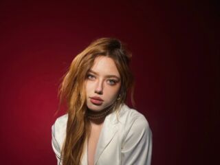 live webcam performer LoraBarren